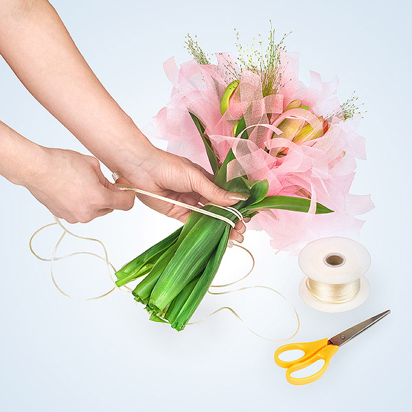 Как оформить букет из тюльпанов своими руками видео